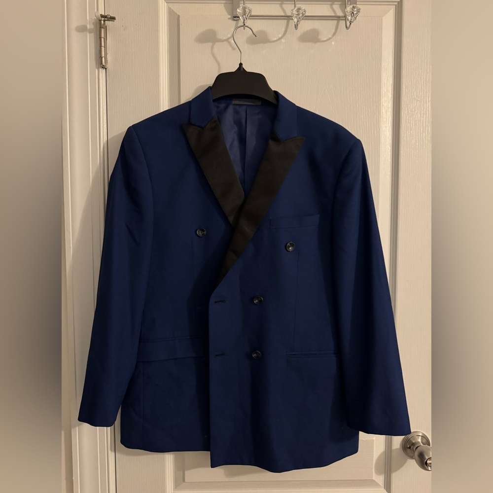 Jacket and buttoned shirt with pants
